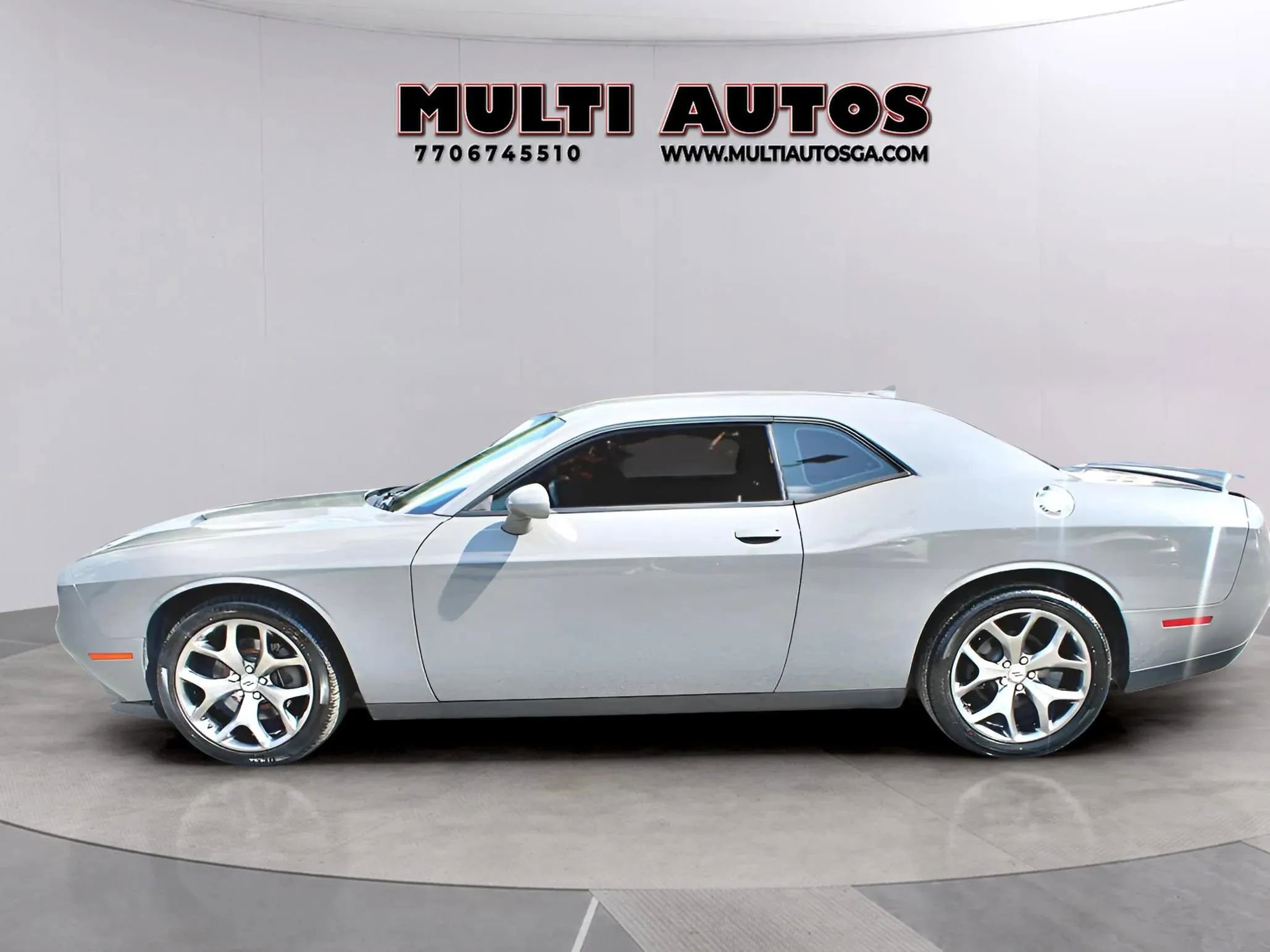 Used 2017 Dodge Challenger SXT Plus image 8