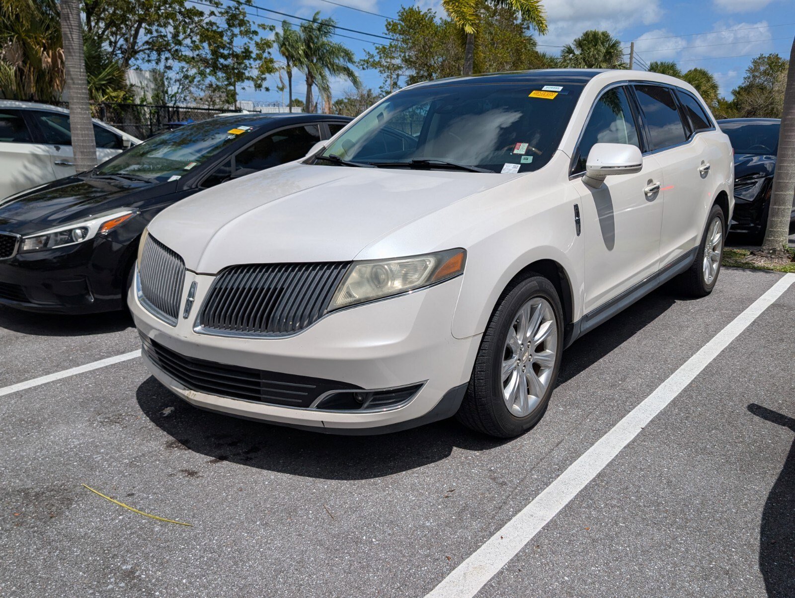 Used 2013 Lincoln MKT FWD image 3