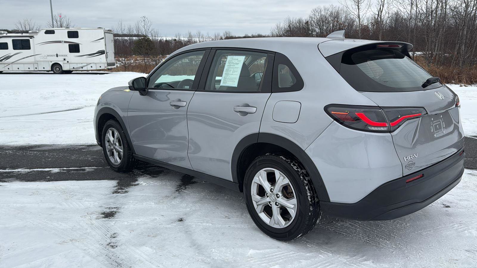Used 2023 Honda HR-V LX image 11