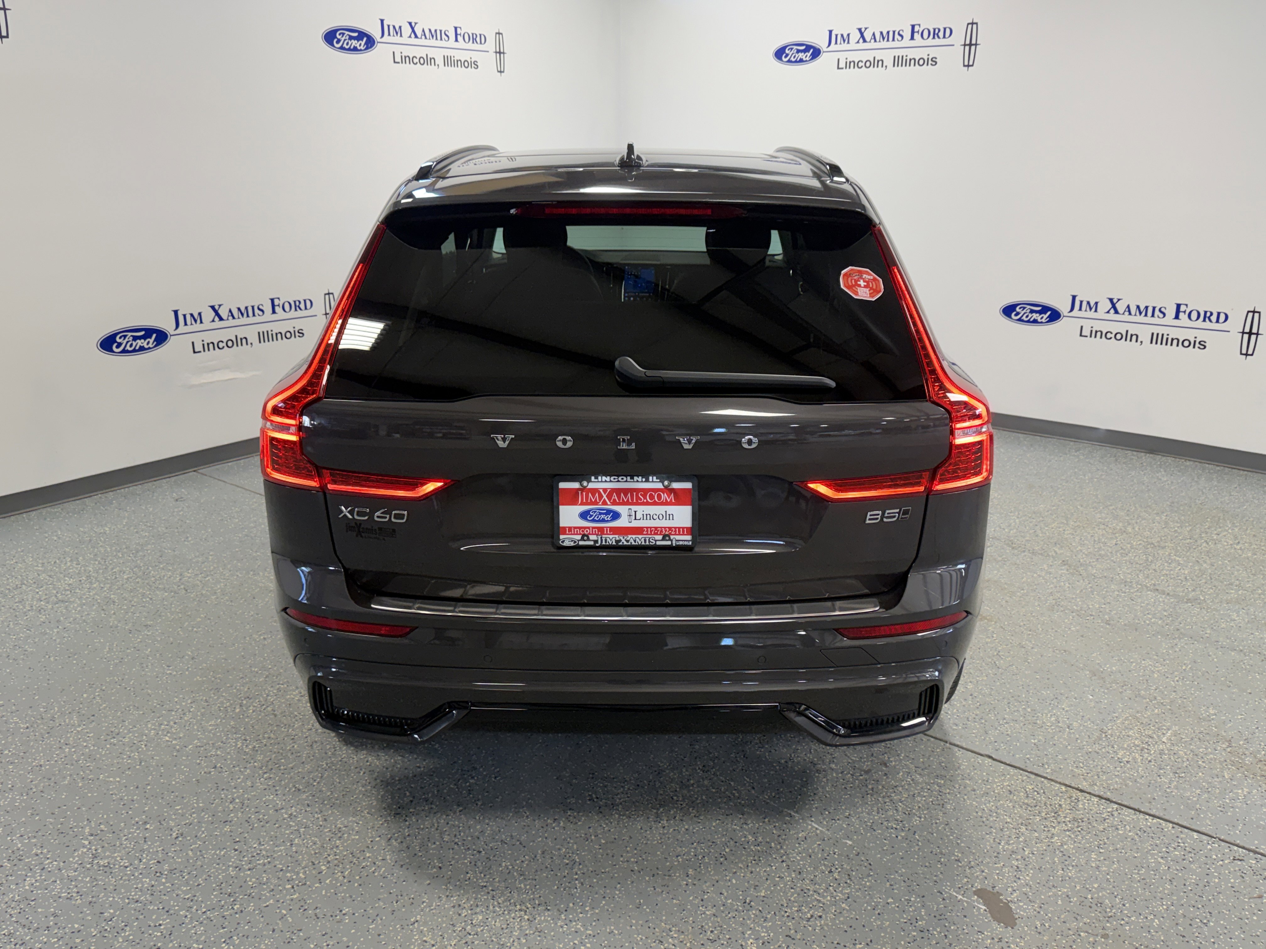 Used 2023 Volvo XC60 B5 Plus w/ Protection Package Premier image 34