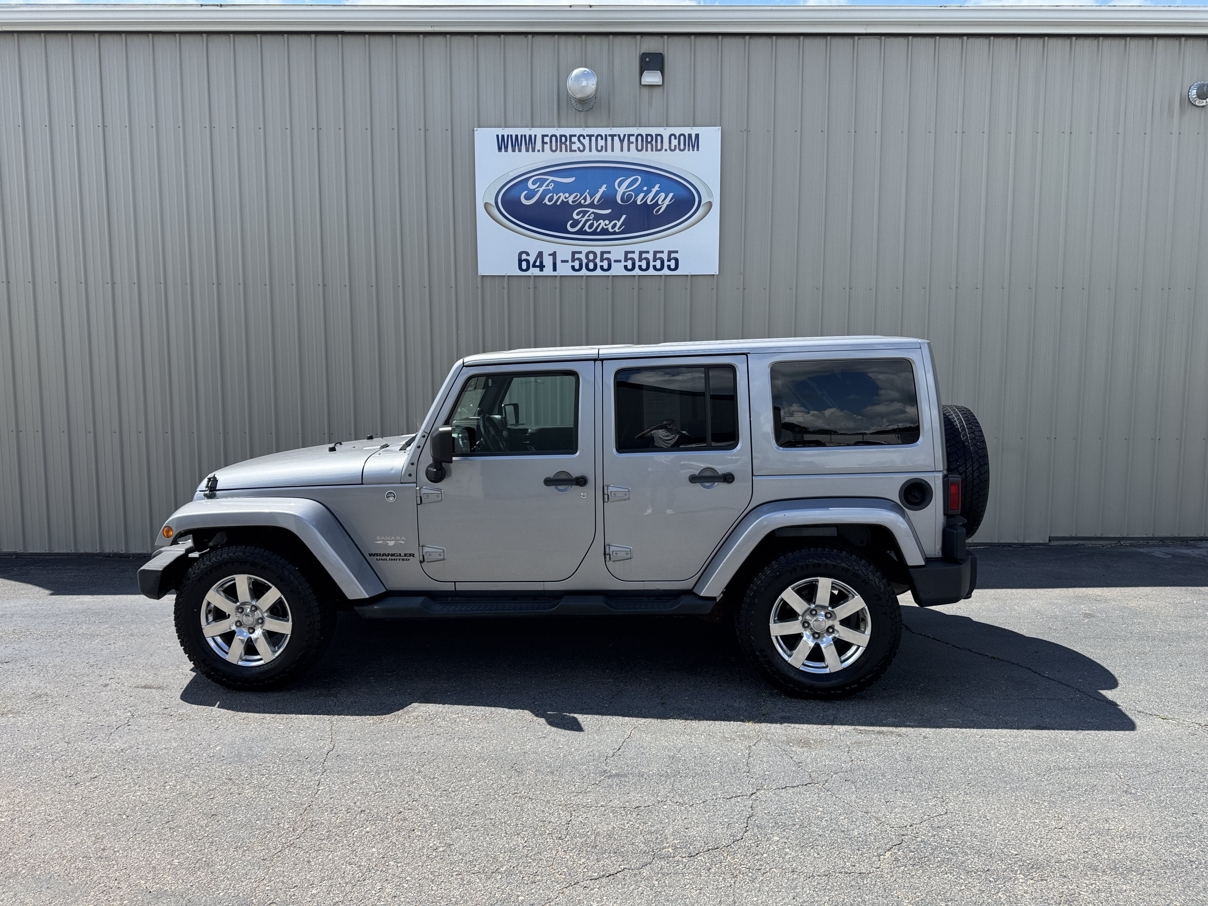Used 2013 Jeep Wrangler Unlimited Sahara w/ Dual Top Group AWD/4WD image 1
