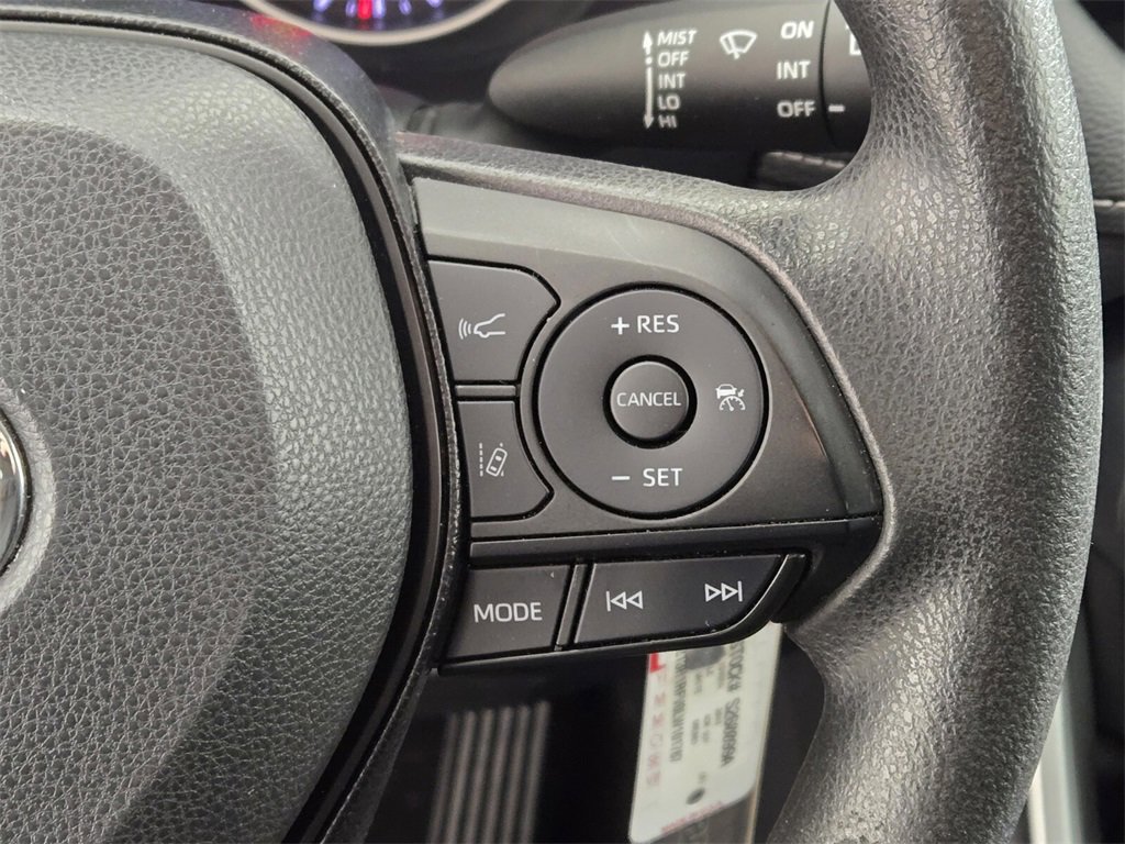 Used 2020 Toyota RAV4 LE image 28