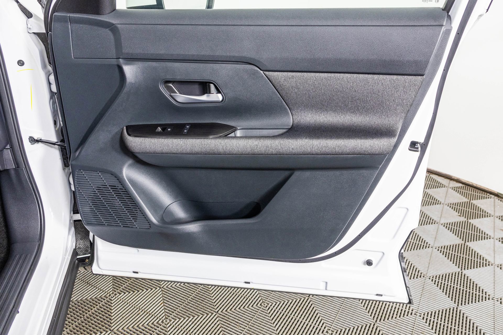 Used 2025 Nissan Kicks SV image 35