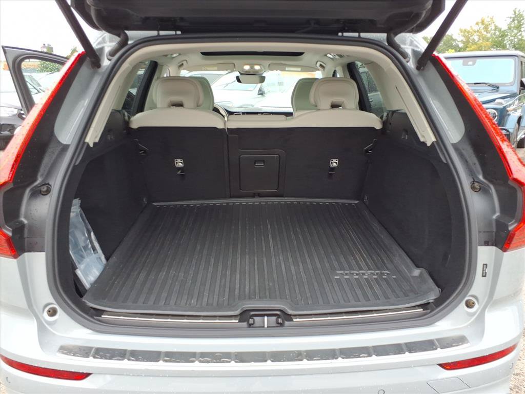 Certified 2024 Volvo XC60 B5 Plus w/ Climate Package AWD/4WD image 14