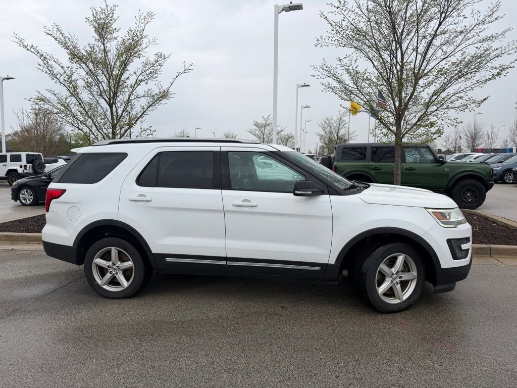Used 2016 Ford Explorer XLT w/ Equipment Group 202A AWD/4WD image 6