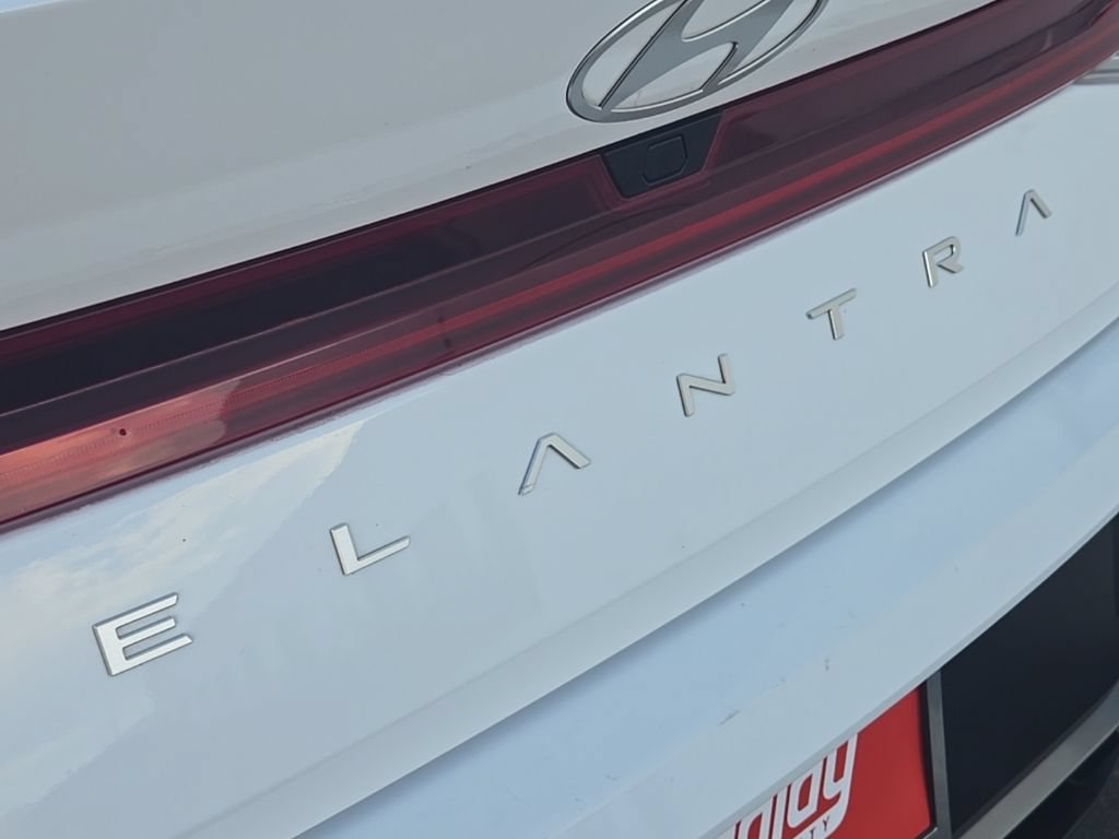 Used 2025 Hyundai Elantra Limited FWD image 35