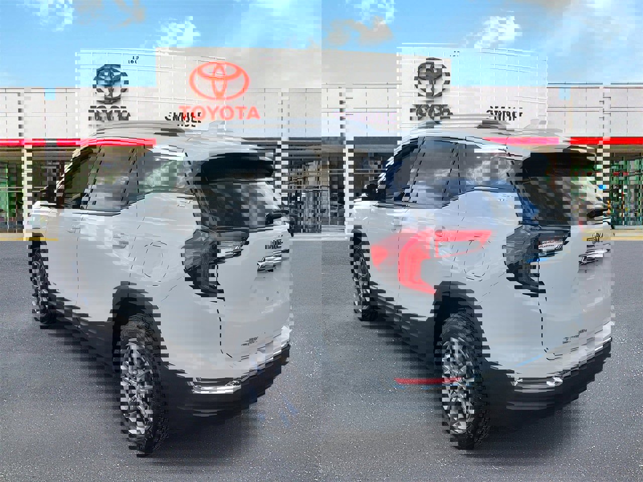 Used 2023 GMC Terrain SLT image 4