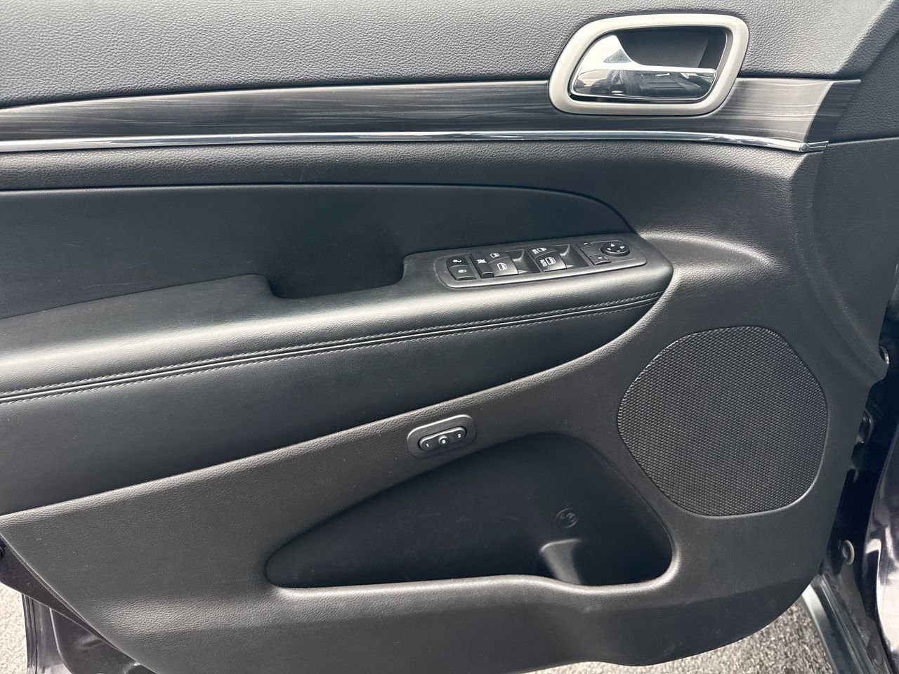 Used 2020 Jeep Grand Cherokee Limited image 17