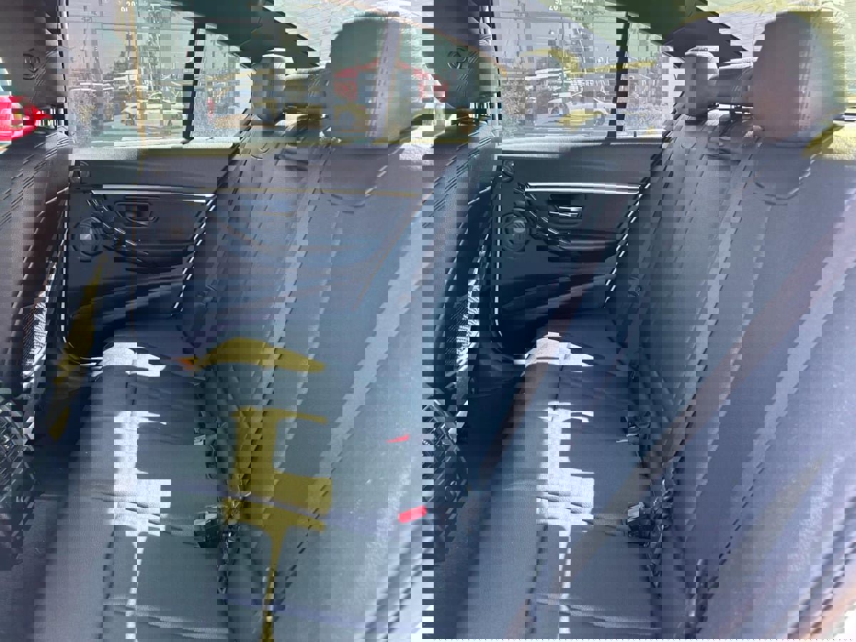 Used 2018 BMW 330i Sedan w/ Premium Package image 25