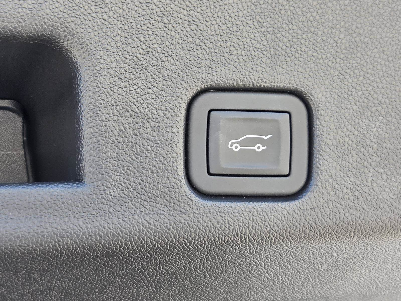 Used 2026 Chevrolet Traverse RS FWD image 15
