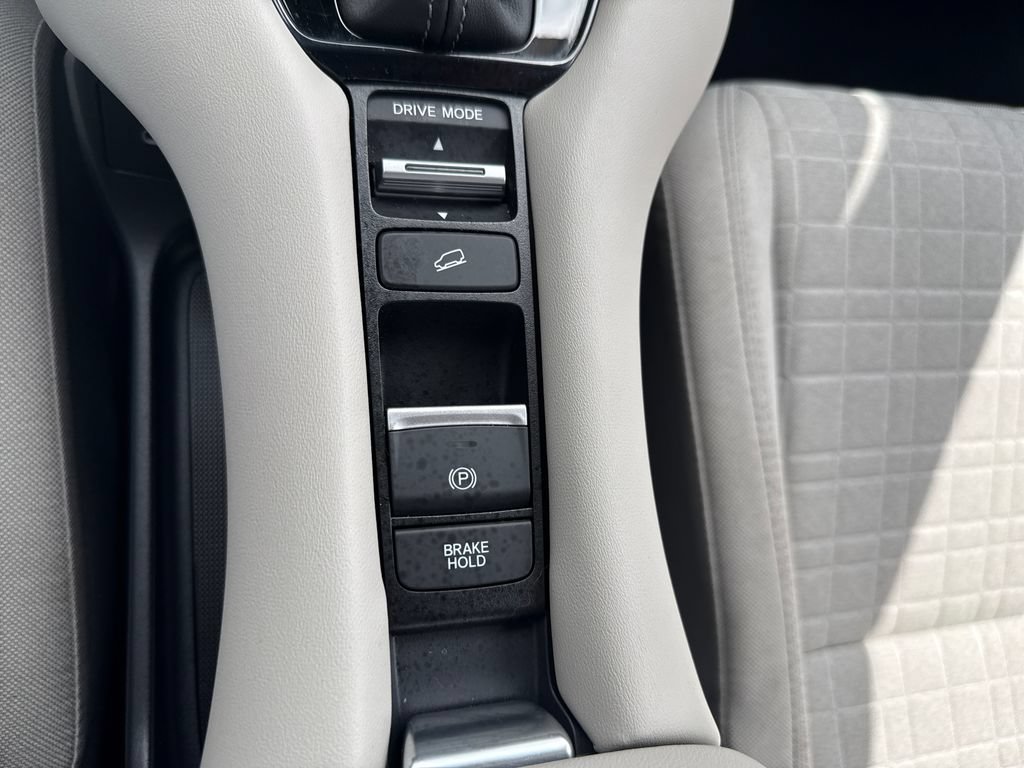 Certified 2025 Honda HR-V LX image 27