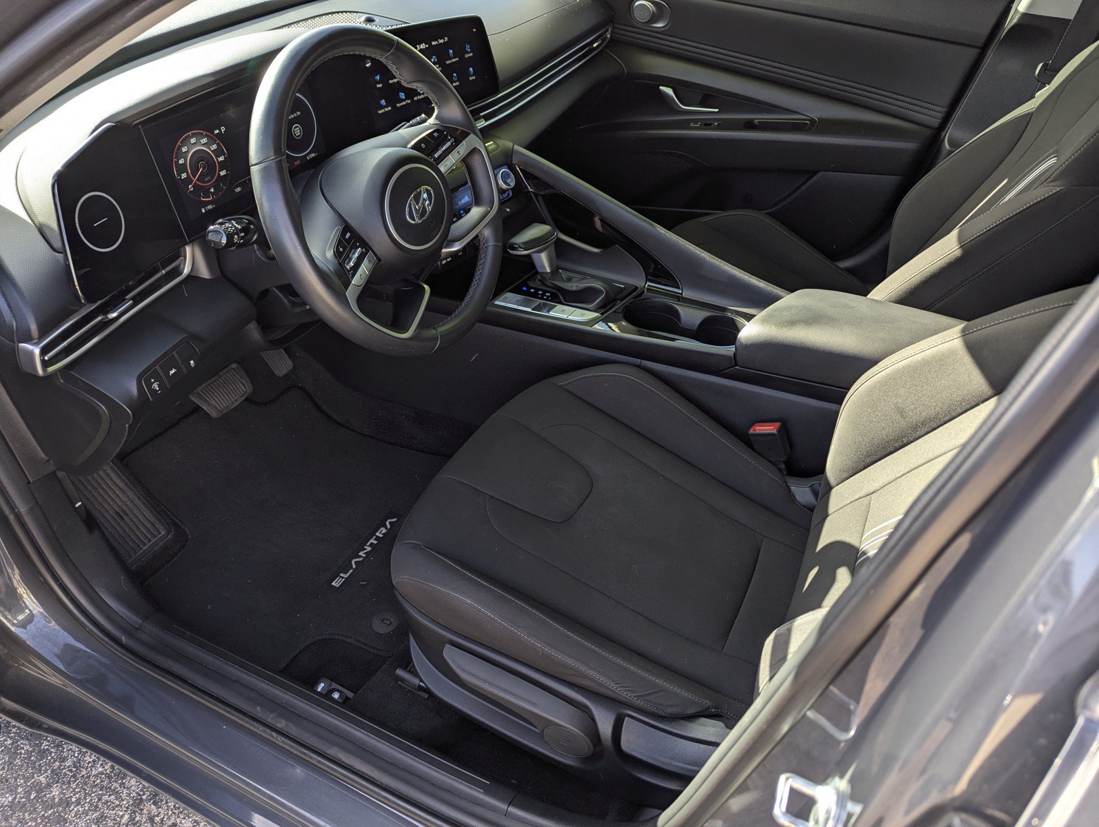 Used 2023 Hyundai Elantra SEL w/ Convenience Package FWD image 9