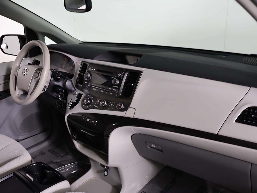 Used 2011 Toyota Sienna LE w/ Towing Pkg FWD image 22