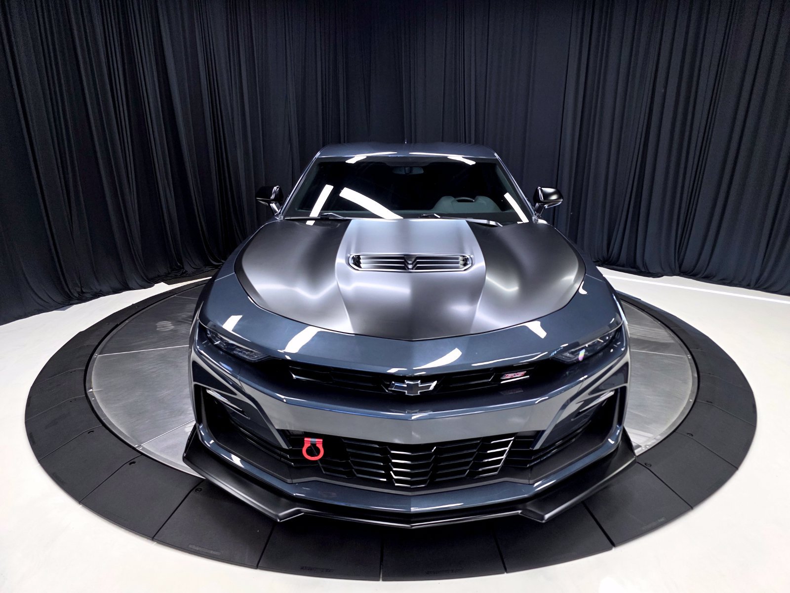 Used 2020 Chevrolet Camaro SS RWD image 8