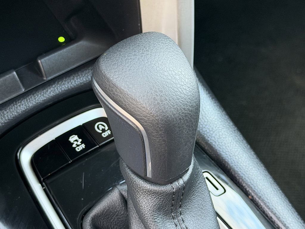 Used 2025 Toyota Corolla Cross LE FWD image 21