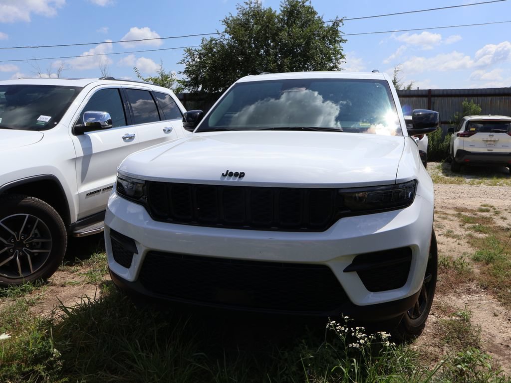 Used 2024 Jeep Grand Cherokee Altitude AWD/4WD image 5