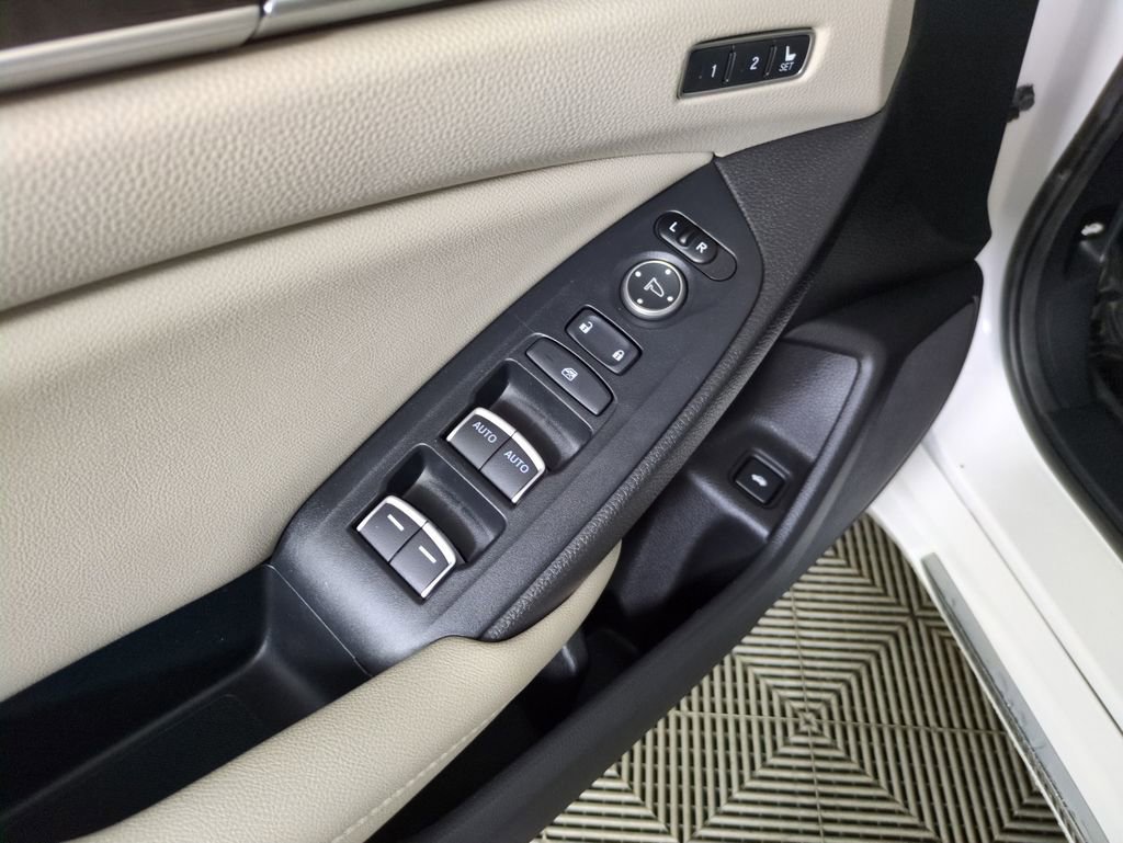 Used 2020 Honda Accord Touring image 11