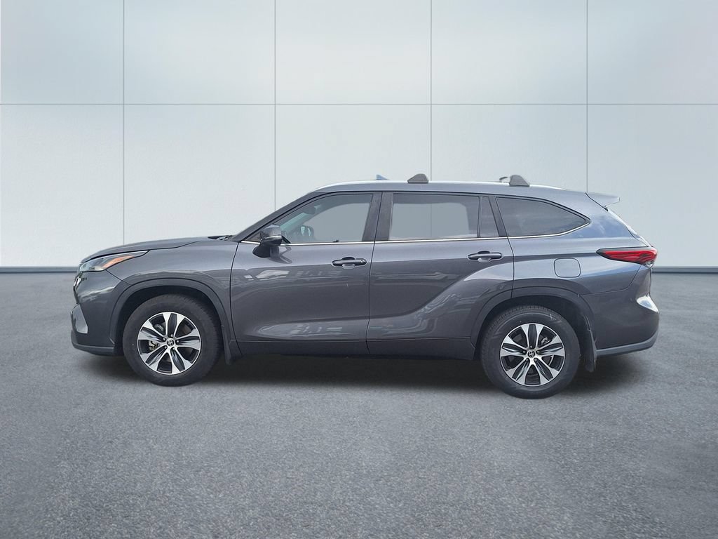 Used 2023 Toyota Highlander XLE AWD/4WD image 6