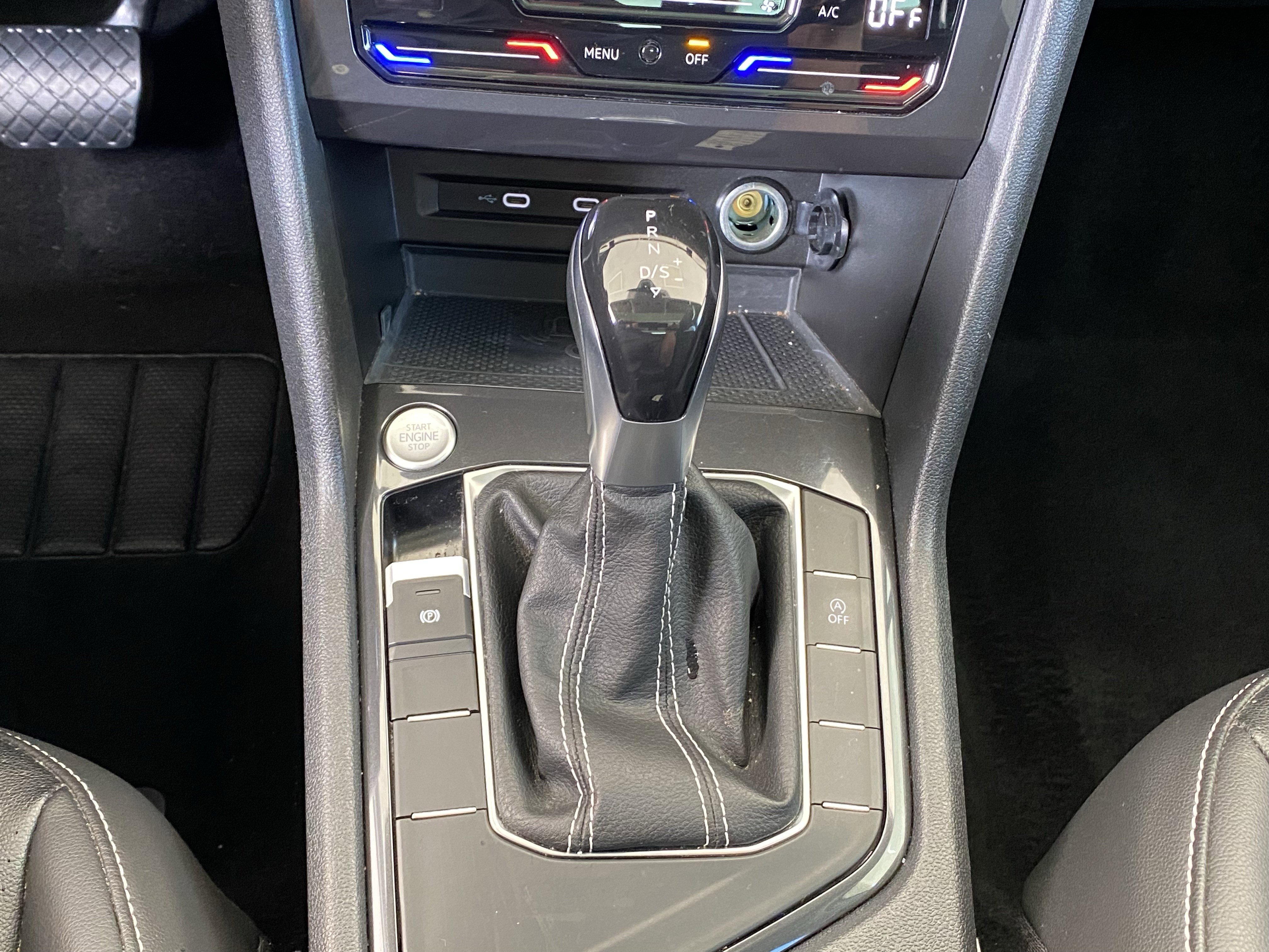 Used 2022 Volkswagen Tiguan SE w/ Panoramic Sunroof Package FWD image 45