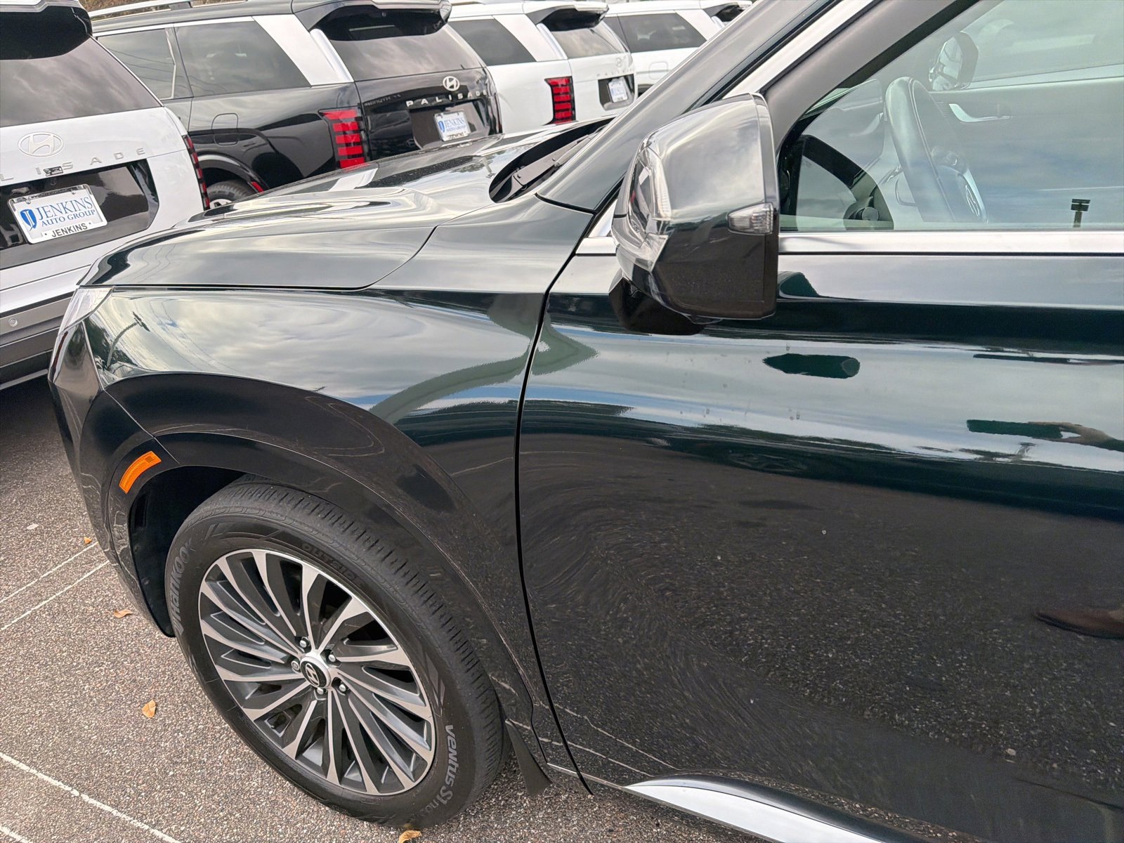 Used 2023 Hyundai Palisade Calligraphy image 9