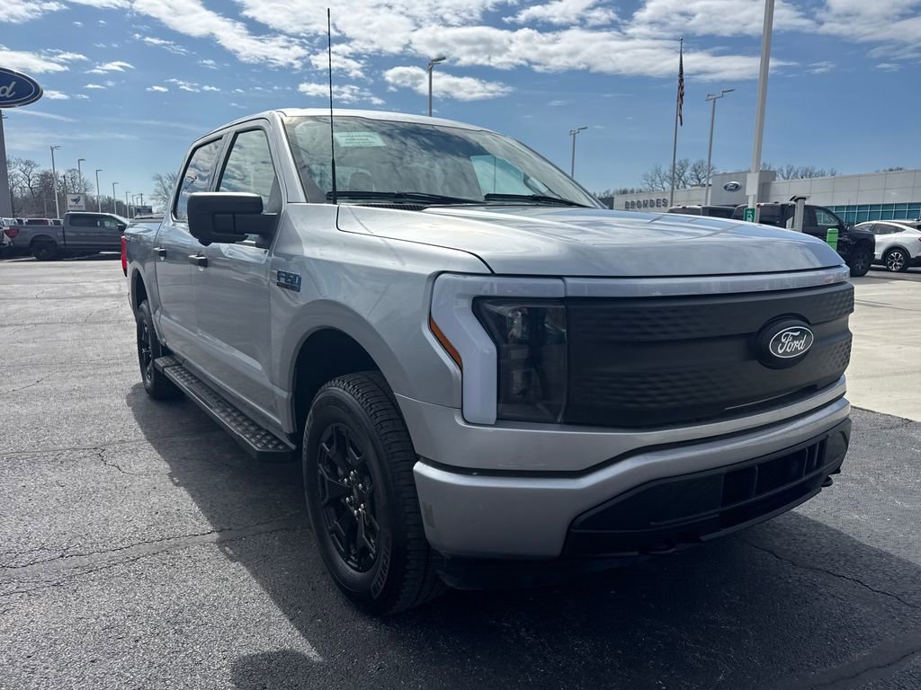 Used 2025 Ford F150 Lightning XLT AWD/4WD image 4