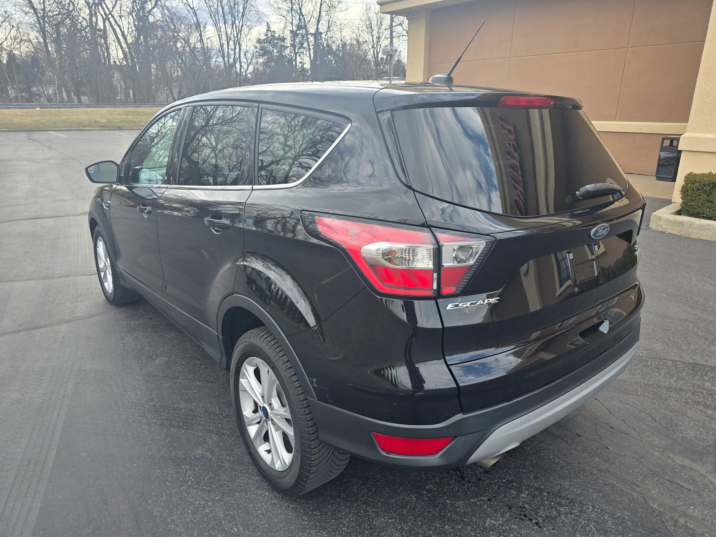 Used 2017 Ford Escape SE image 14