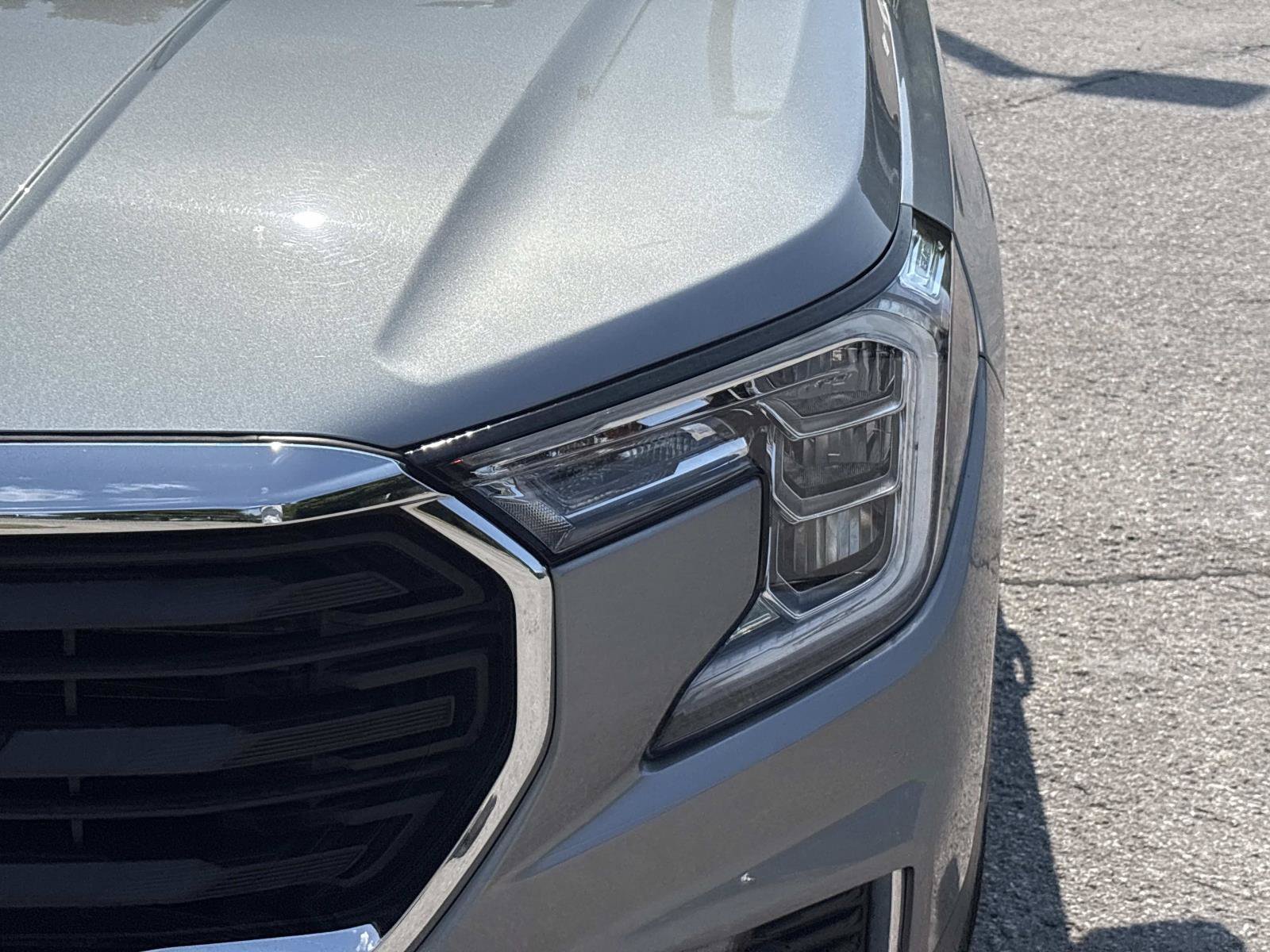 Used 2024 GMC Terrain SLE AWD/4WD image 11