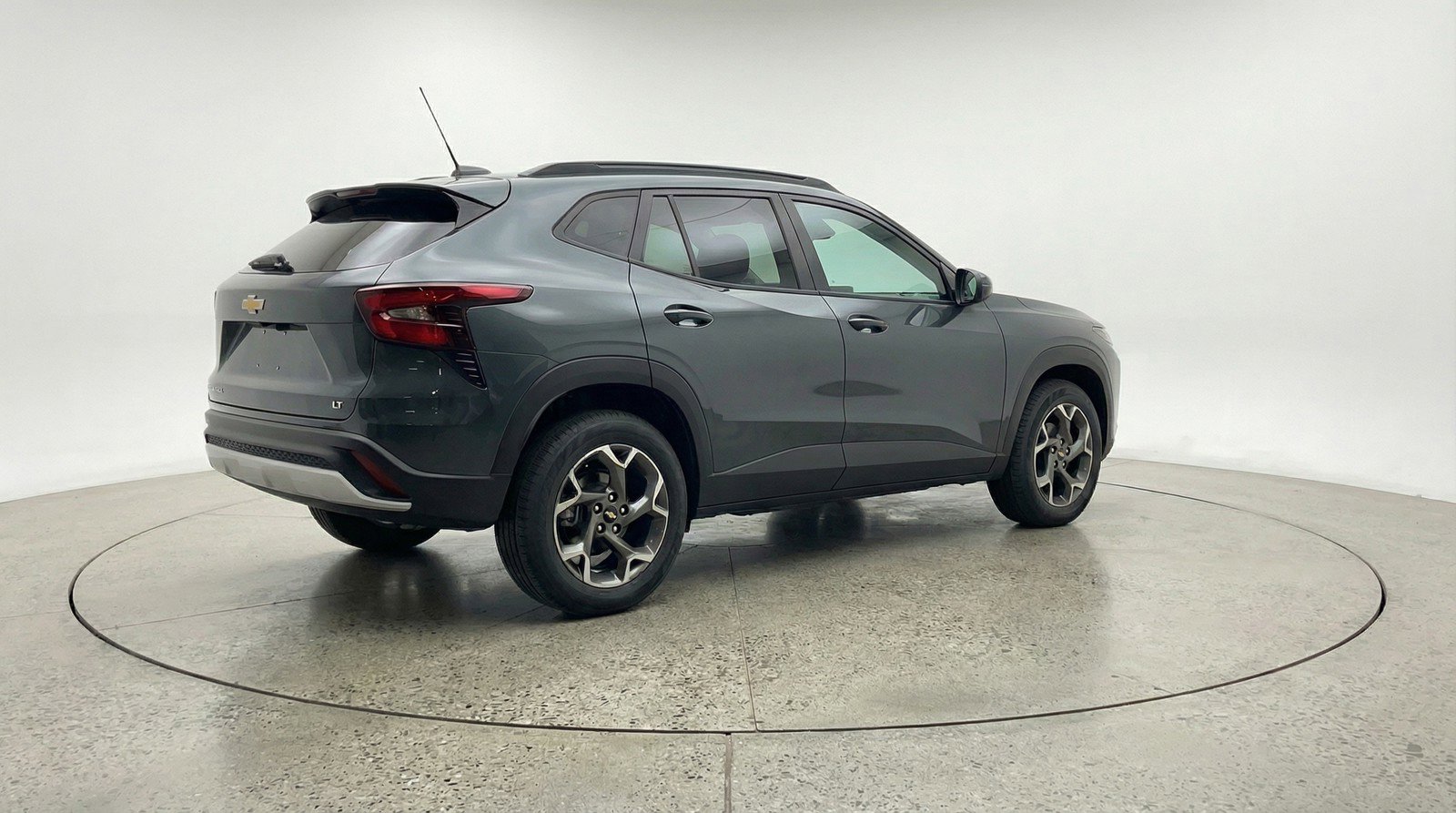 Used 2025 Chevrolet Trax LT FWD image 9