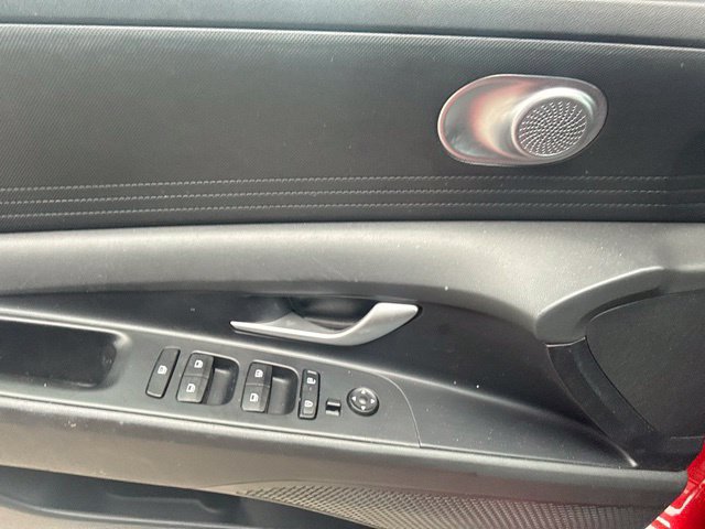 Used 2025 Hyundai Elantra SE FWD image 12