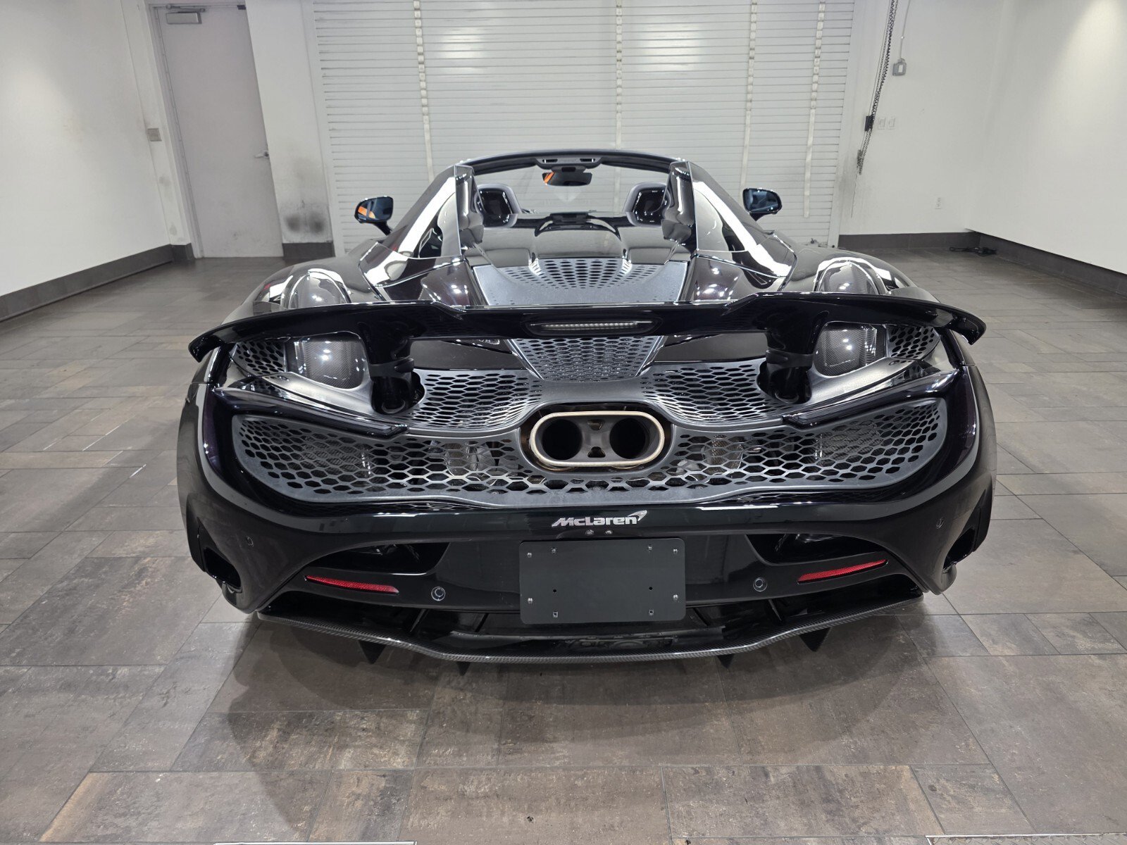 Used 2025 McLaren 750S Spider RWD image 5