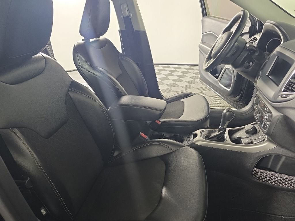 Used 2020 Jeep Compass Latitude AWD/4WD image 34