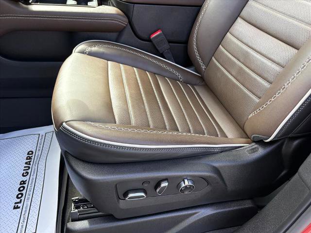 Certified 2025 GMC Yukon Denali Ultimate AWD/4WD image 19