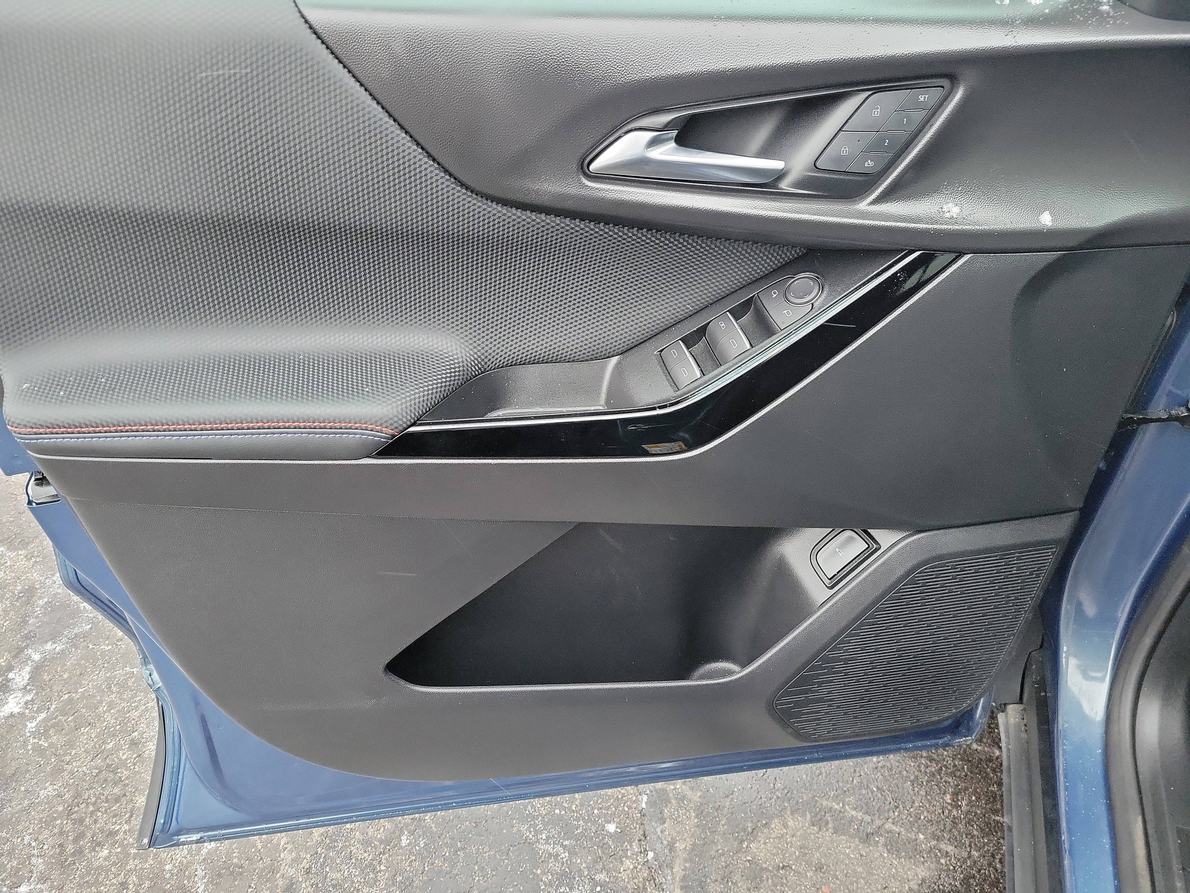 Used 2025 Chevrolet Equinox RS w/ Safety and Technology Package image 19