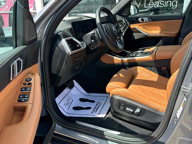 Used 2024 BMW X5 xDrive40i w/ Premium Package AWD/4WD image 14