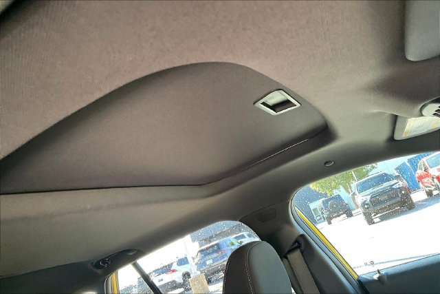 Used 2024 Chevrolet Trax RS w/ Sunroof Package FWD image 20