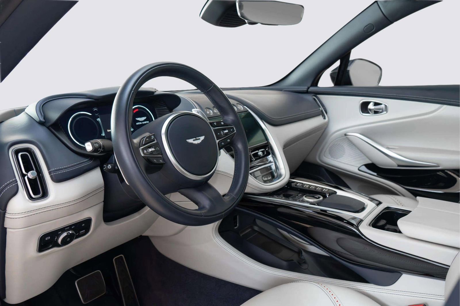 Used 2023 Aston Martin DBX AWD/4WD image 24