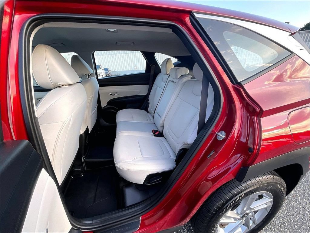 Used 2025 Hyundai Tucson SE AWD/4WD image 15