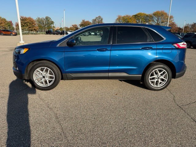 Used 2024 Ford Edge SEL w/ Convenience Package AWD/4WD image 3