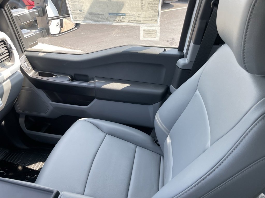 New 2025 Ford F550 4x4 SuperCab Super Duty image 19