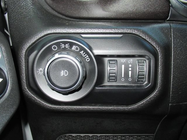 Used 2019 Jeep Wrangler Unlimited Sahara AWD/4WD image 22