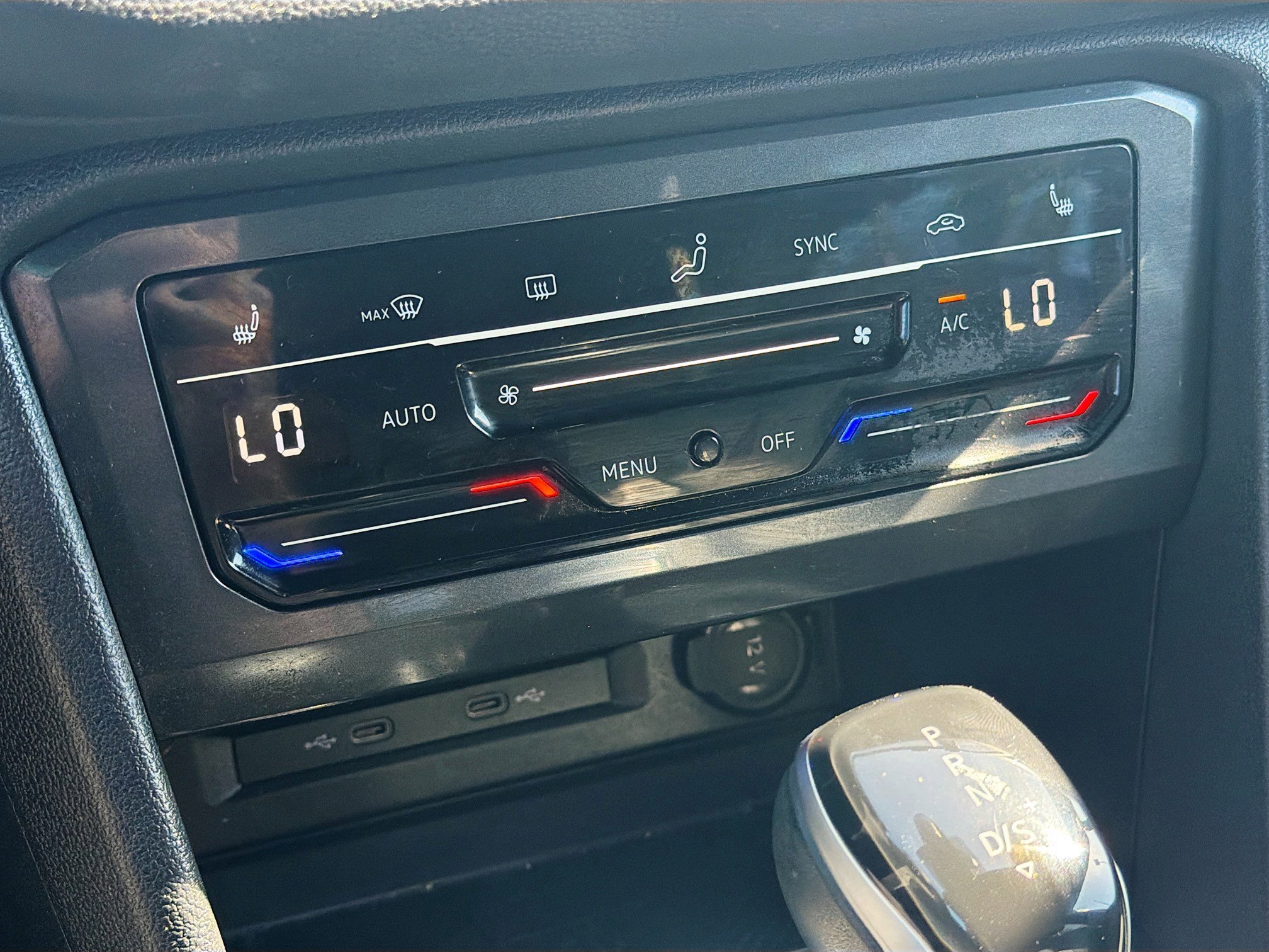 Used 2023 Volkswagen Tiguan SE R-Line image 31