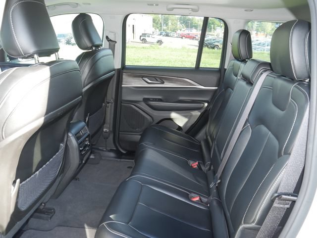 Used 2023 Jeep Grand Cherokee Limited w/ Black Appearance Package AWD/4WD image 25