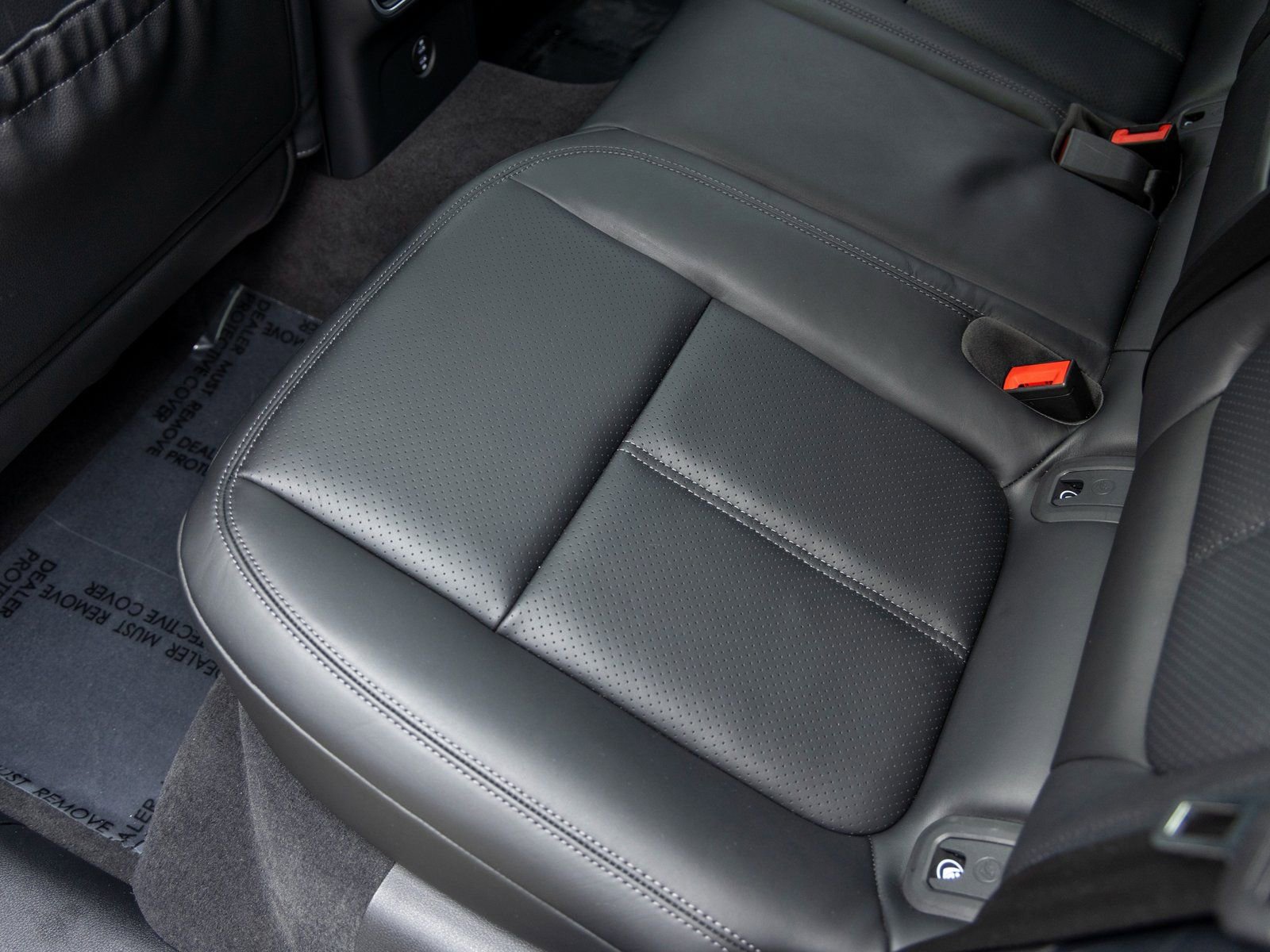 Certified 2025 Porsche Macan image 41