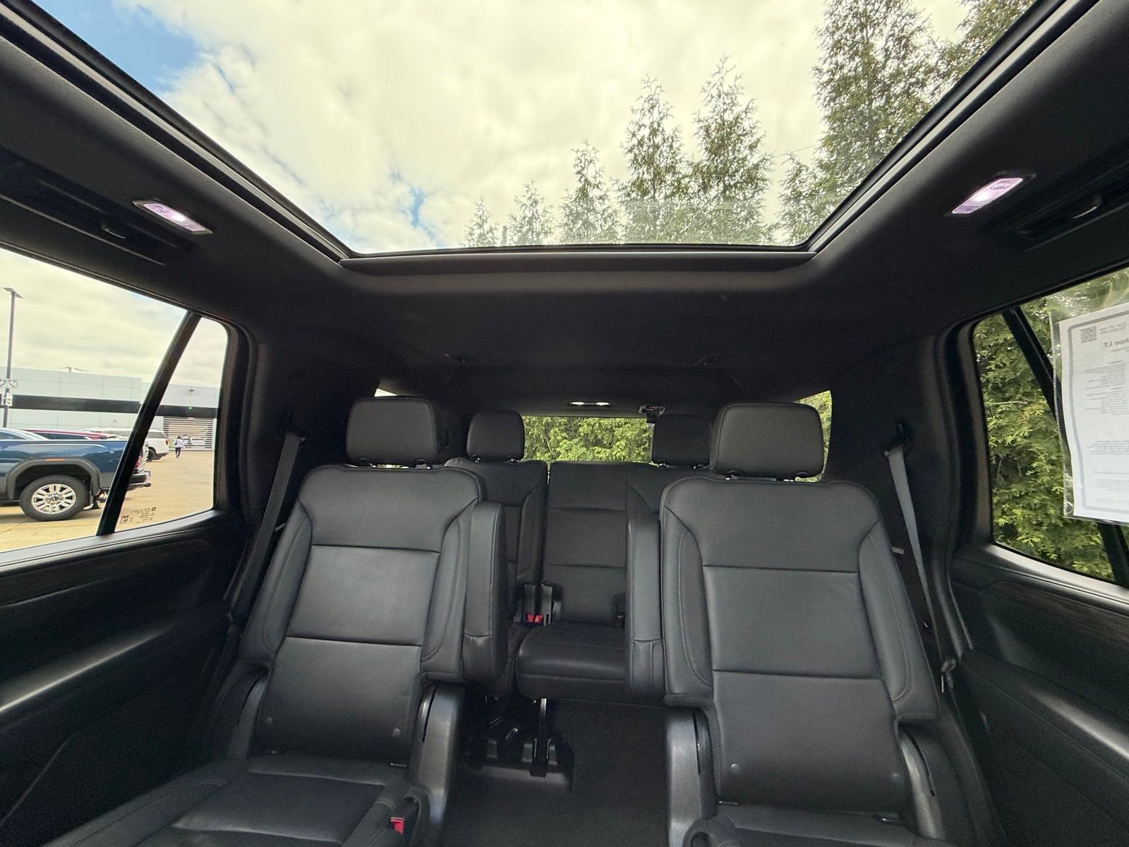 Used 2022 Chevrolet Tahoe LT w/ LT Signature Plus Package AWD/4WD image 3