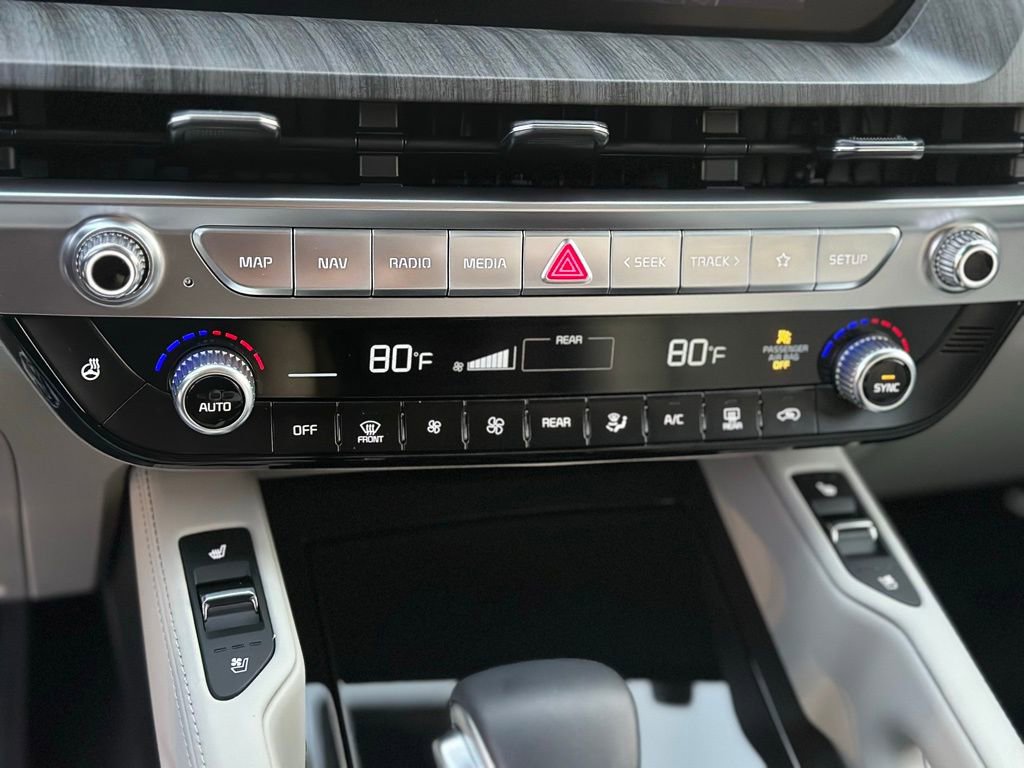 Used 2025 Kia Telluride EX w/ EX Captain's Chair Package image 18