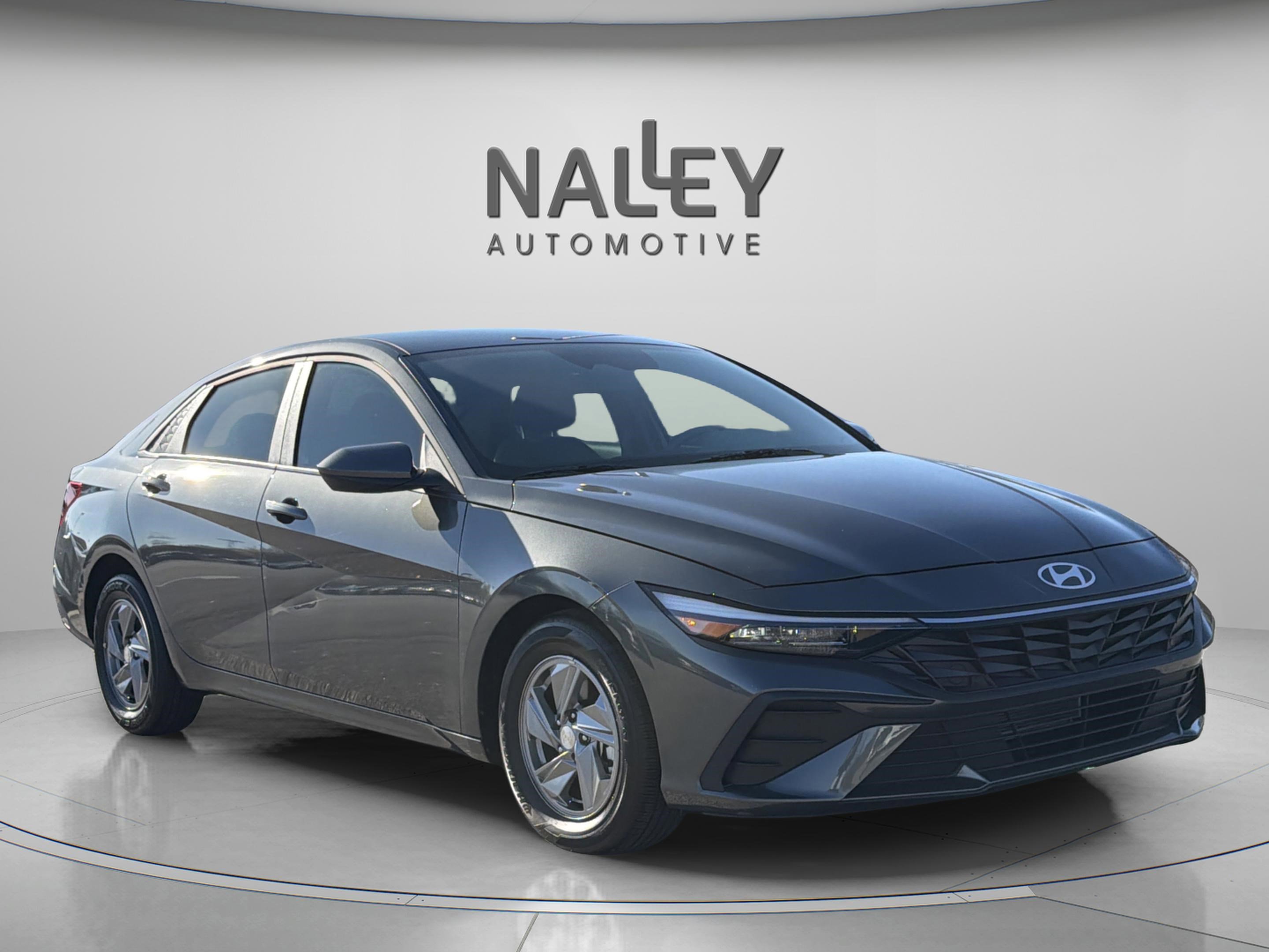 Used 2025 Hyundai Elantra SE image 8