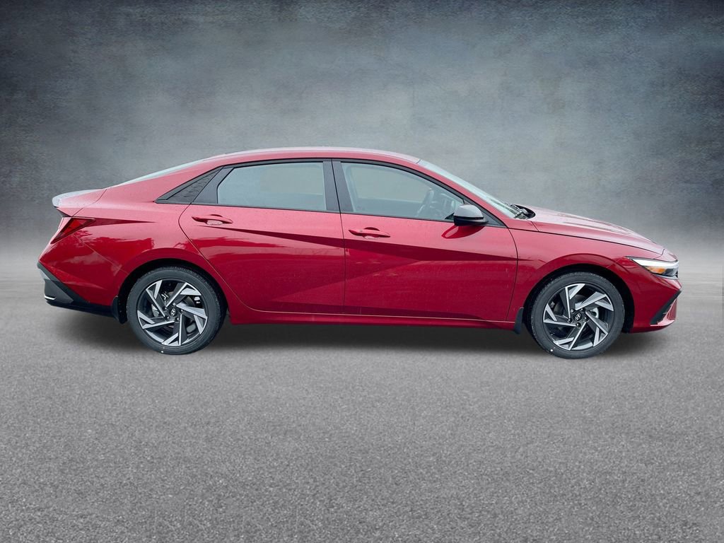Used 2025 Hyundai Elantra Sport image 33