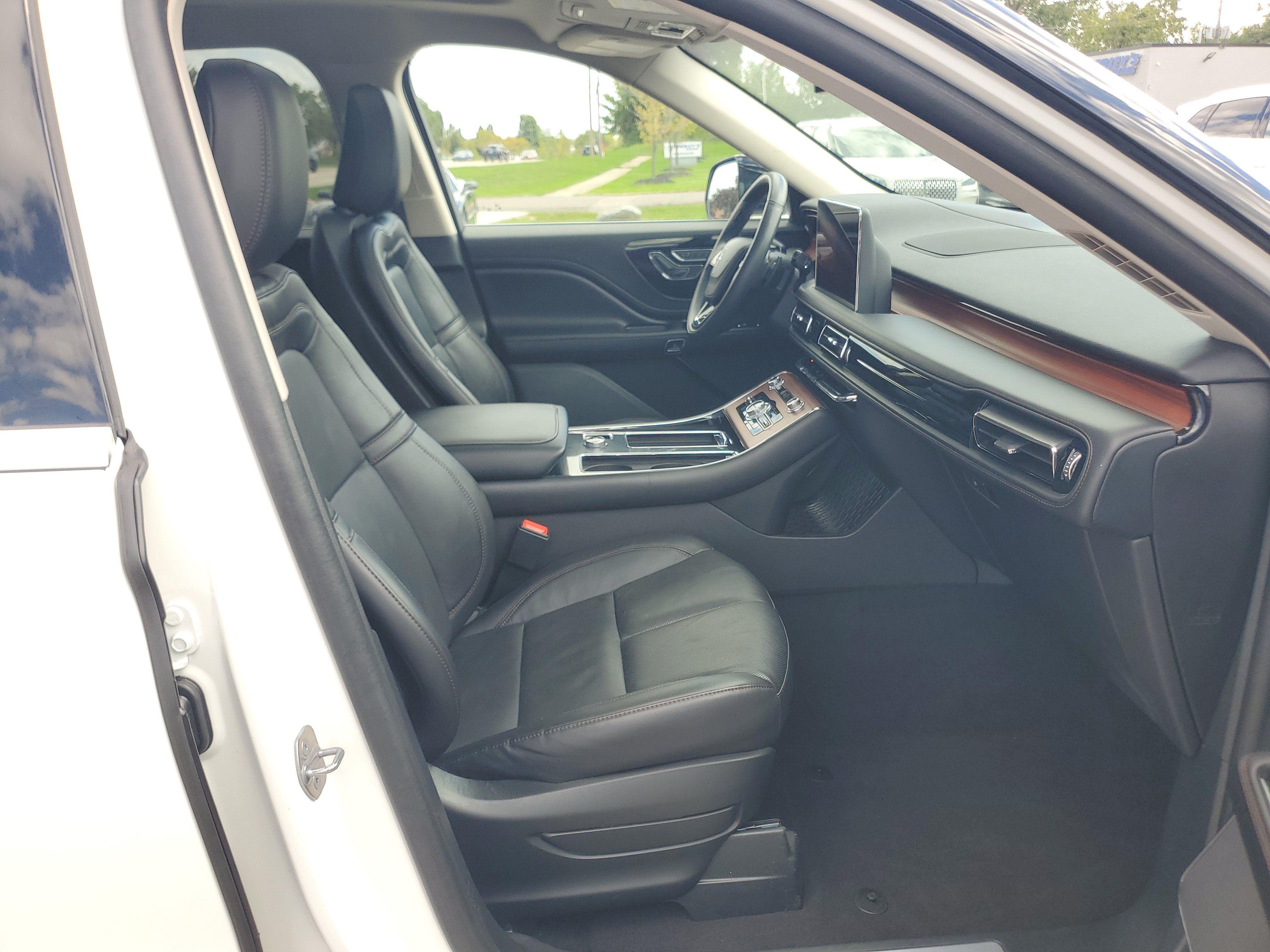 Certified 2024 Lincoln Aviator Reserve w/ Elements Package Plus AWD/4WD image 9