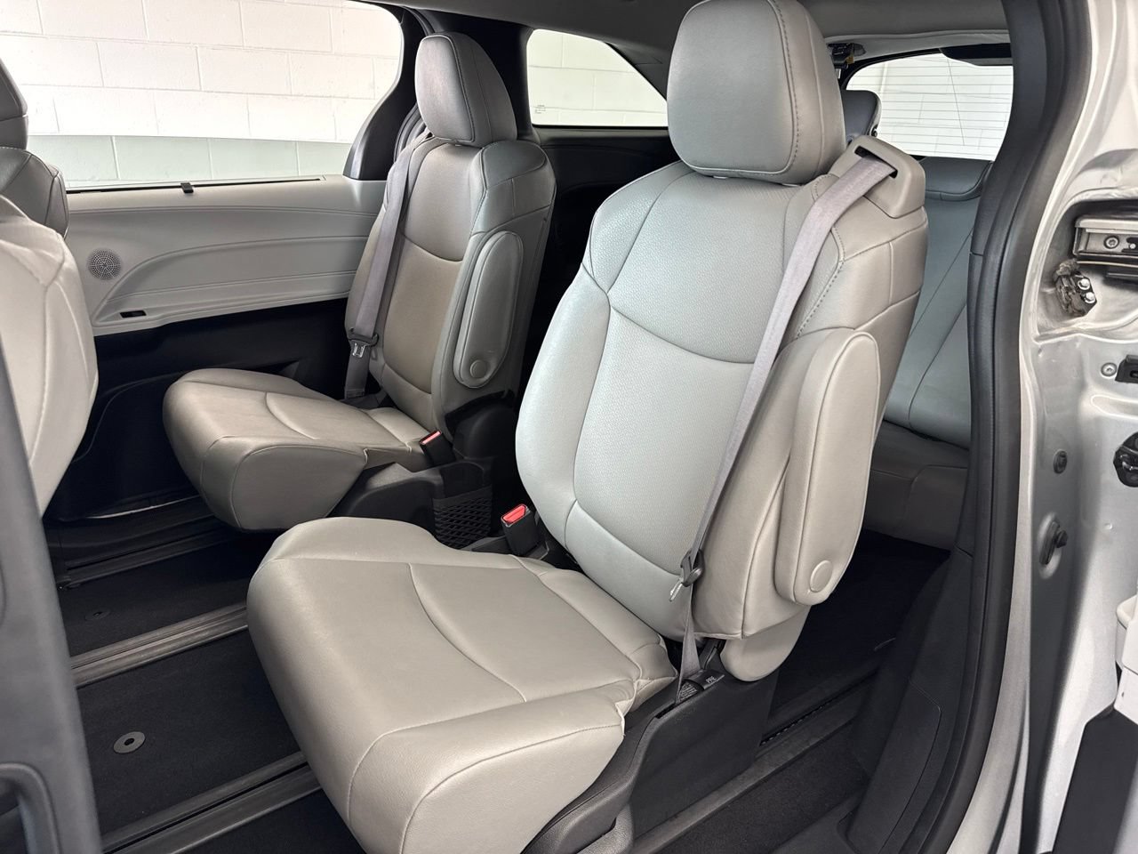 Certified 2025 Toyota Sienna XLE w/ XLE Plus Package AWD/4WD image 39