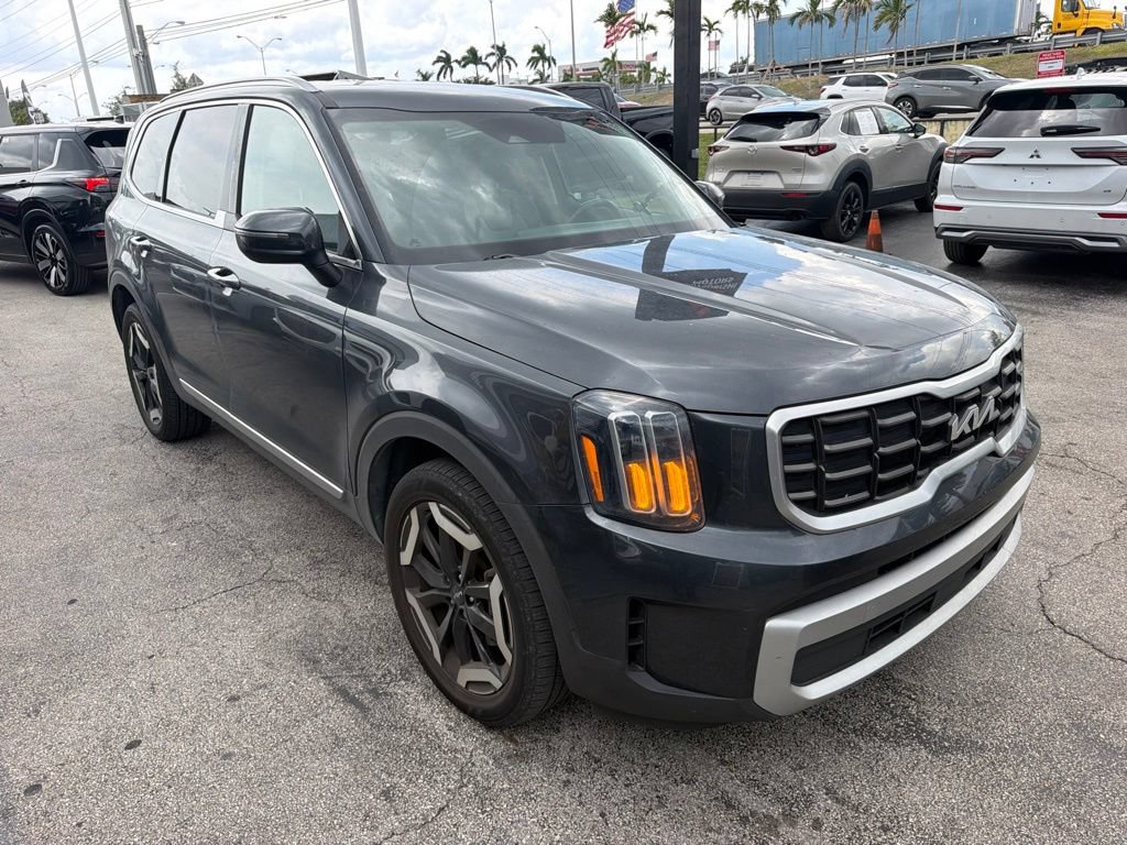 Used 2024 Kia Telluride S FWD image 3